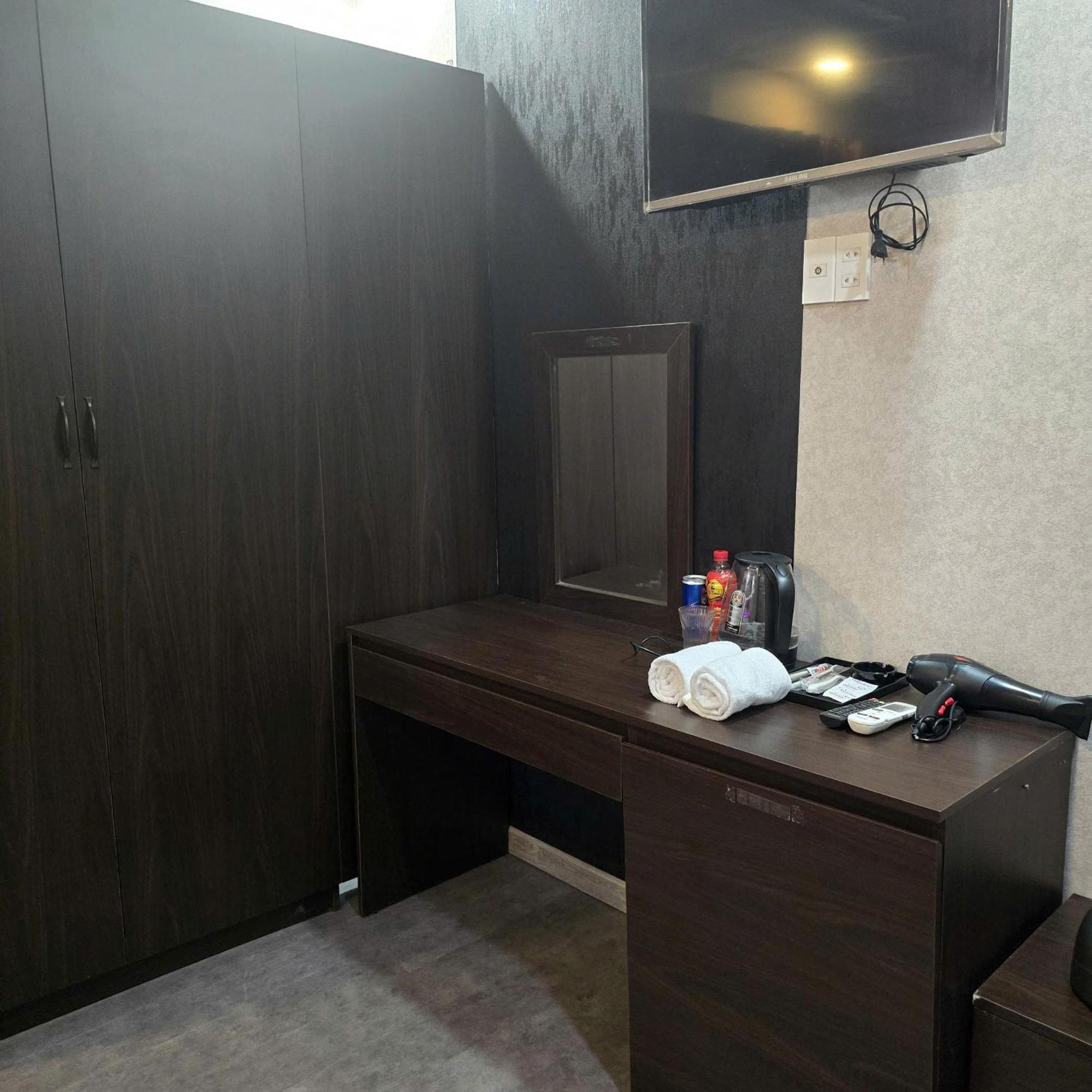 Phuong Anh Hotel Dĩ An Exterior photo